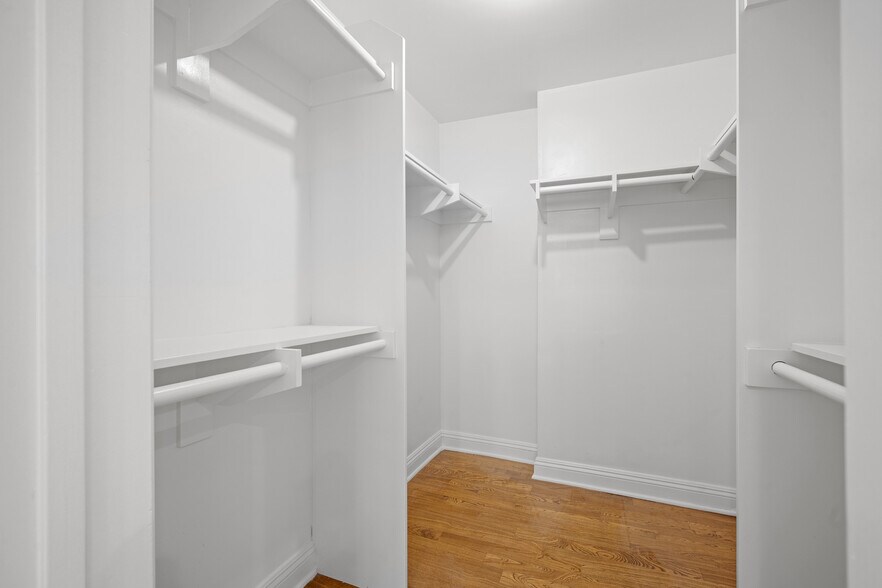 Building Photo - 14141 Dickens St