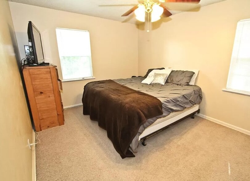 Building Photo - 1507 N Main St