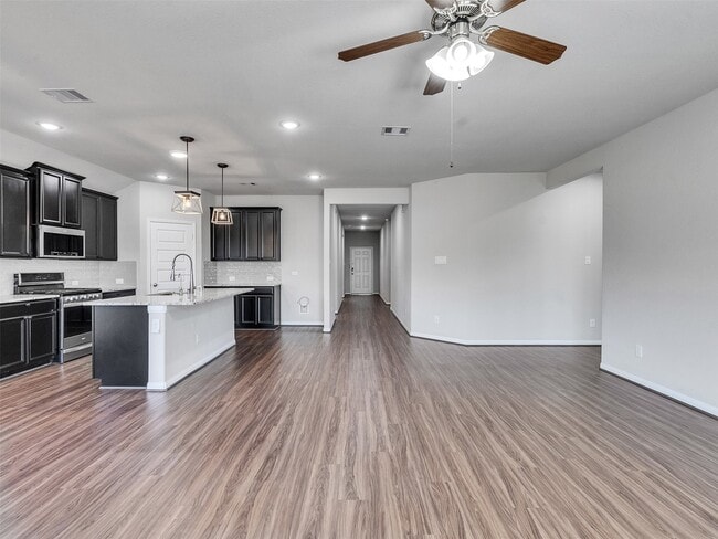 Building Photo - 6096 Pearland Pl