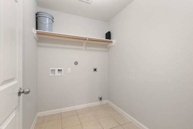 Building Photo - Luckey Ranch Single Story 3 bedroom with d...
