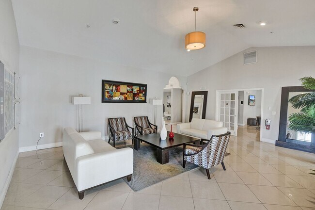 Building Photo - Remodeled 2 Bedroom / 2 Bathroom Condo with Lake View – Great Location