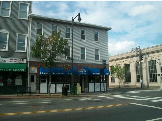 Building Photo - 245 Cambridge St