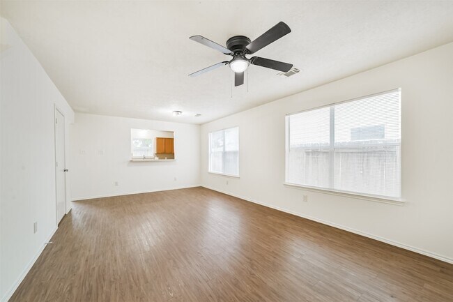 Building Photo - 33318 Cottonwood Bend