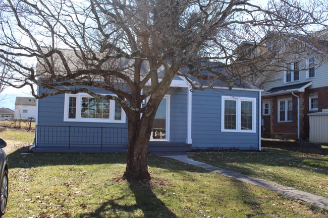 Building Photo - 621 Lamont St