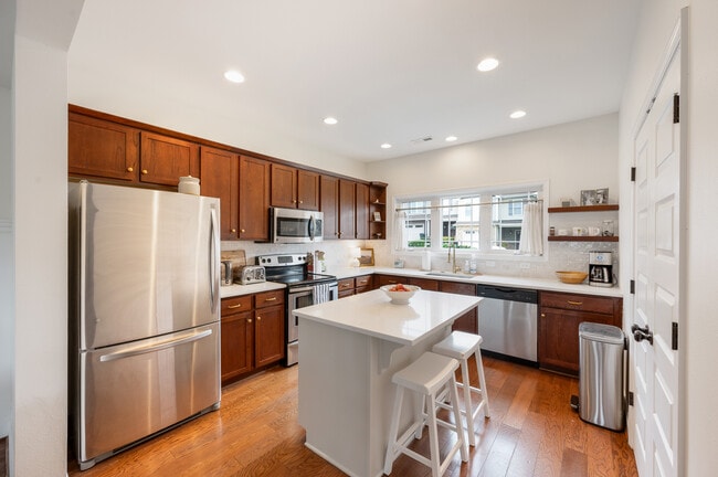 Building Photo - 1066 Commonwealth Cir