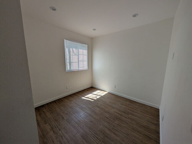 Building Photo - Central Homes
