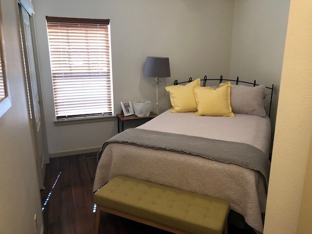 Building Photo - Fully Furnished Home