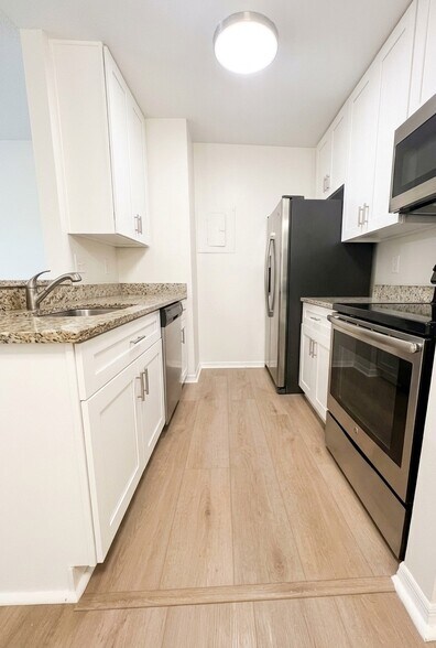 Building Photo - 6064 Westgate Dr