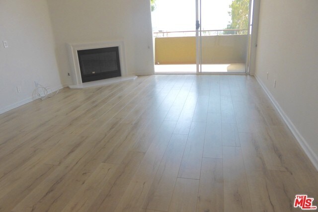 Building Photo - 1211 Sunset Plaza Dr