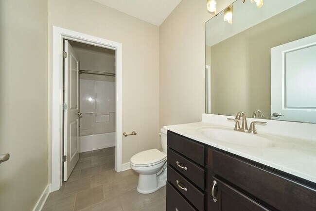 Building Photo - Beautiful 5 Bedroom With Finished Basement in Fishers