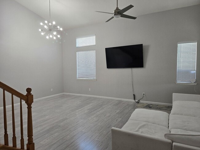 Building Photo - Big beautiful Home for rent in Visalia, Ca