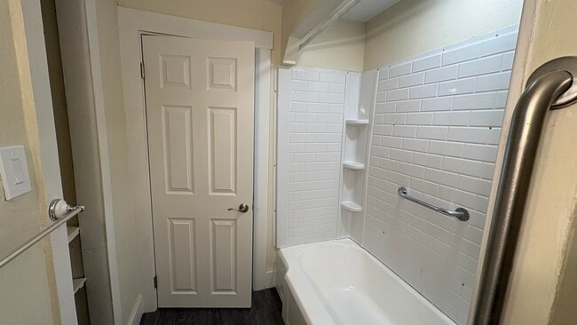 Building Photo - 61 Chestnut St