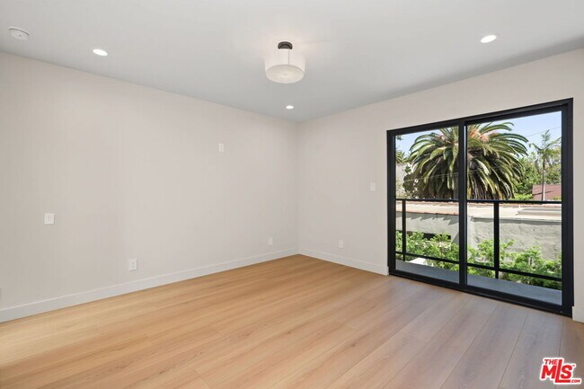 Building Photo - 5841 Whitworth Dr