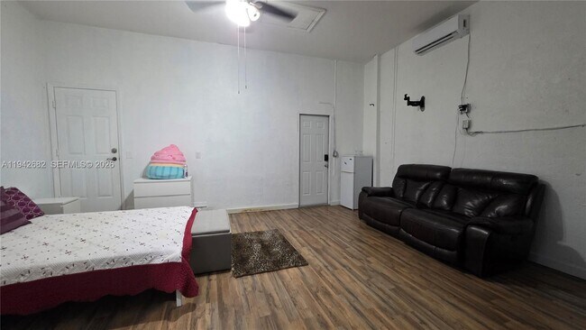 Building Photo - 1601 SE 17th St