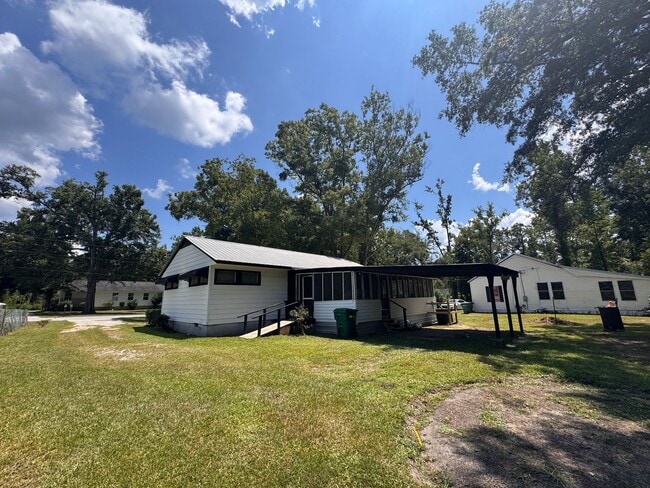 Building Photo - 413 Dell Dr