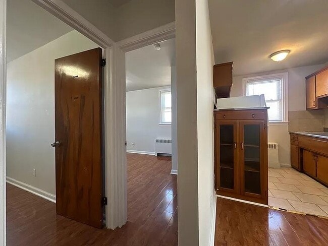 Building Photo - 6536 Crescentville Rd