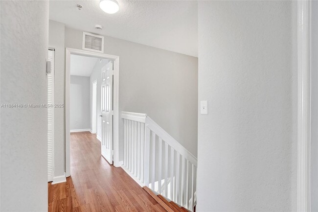 Building Photo - 5441 SW 41st St