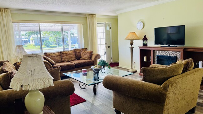 Building Photo - 520 SW 18th St