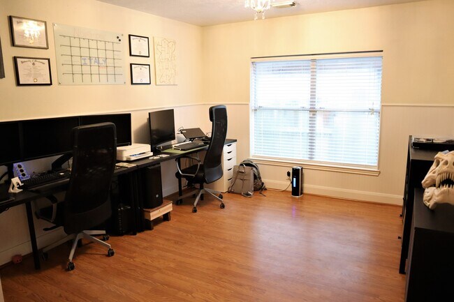 Office or 4th bedroom - 3607 Glenhill Drive