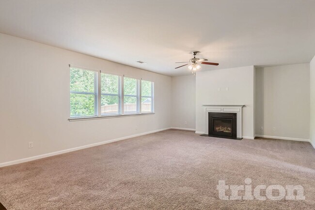 Building Photo - 136 Charolais Dr