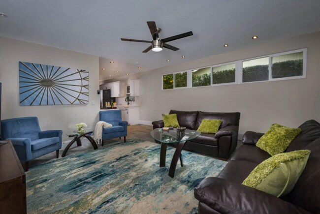 Building Photo - Beautiful Bungalow Home with Heated Pool on Golf Course