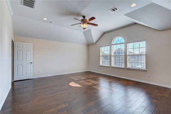 Building Photo - 2601 Mirasol Loop