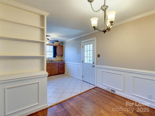 Building Photo - 4917 White Oak Rd