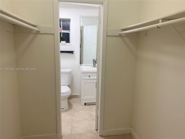 Building Photo - 8600 SW 109th Ave