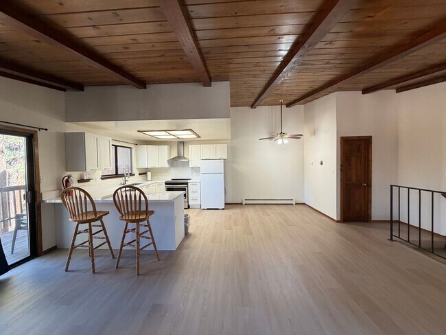 Building Photo - Tri-Level Lake Village Condo with Upgrades