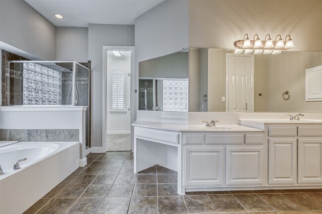 Building Photo - 6533 Riveredge Dr