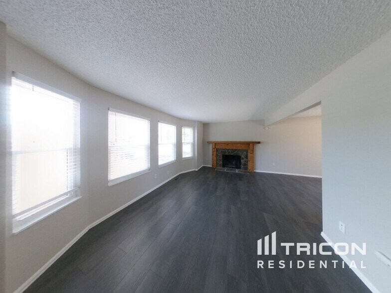 Building Photo - 4868 Irving Dr