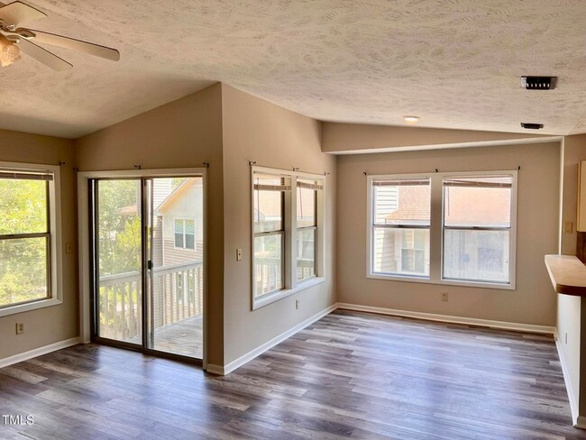 Building Photo - 1006 Wood Creek Dr