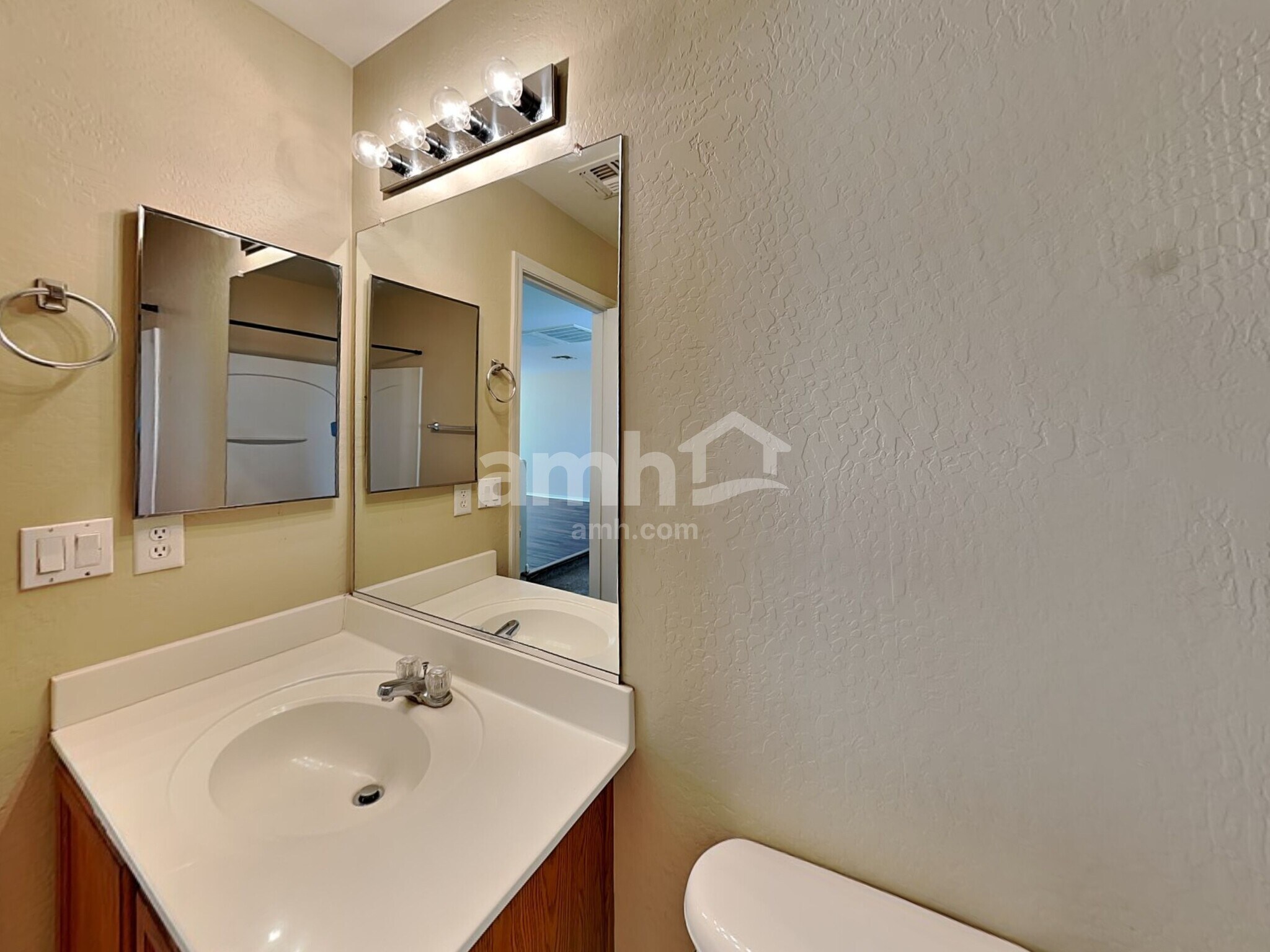 Building Photo - 22653 W Mesquite Dr