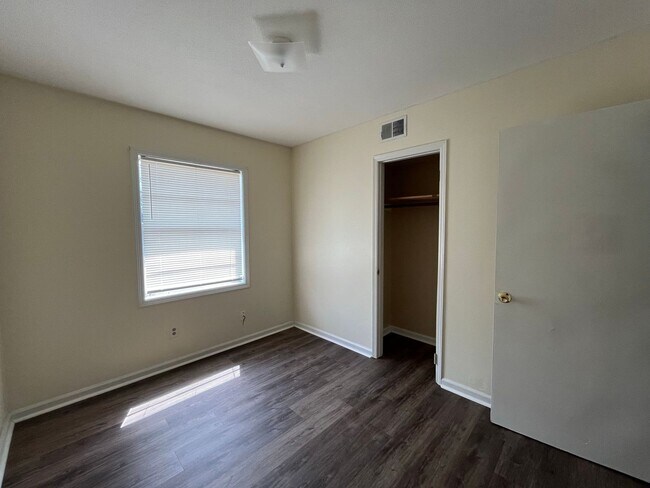 Building Photo - New On the Market!