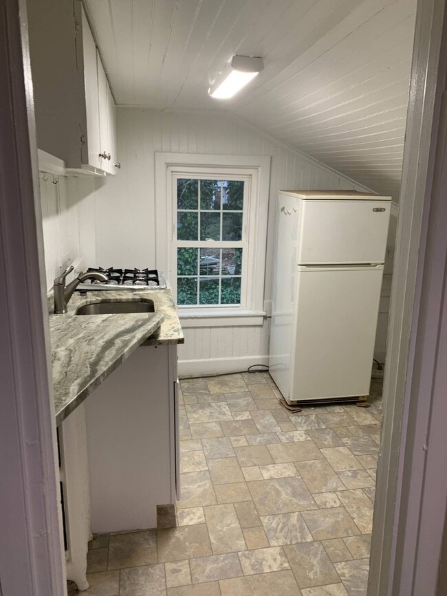 Building Photo - 119 E Main St