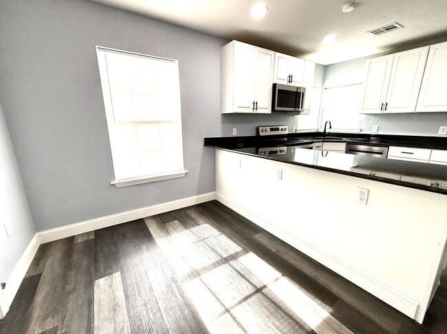 Building Photo - 1222 Hargrove St