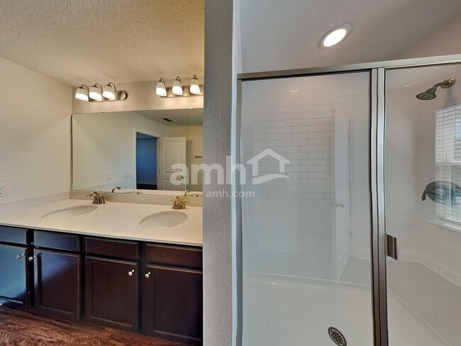 Building Photo - 1158 Sky Lks Dr