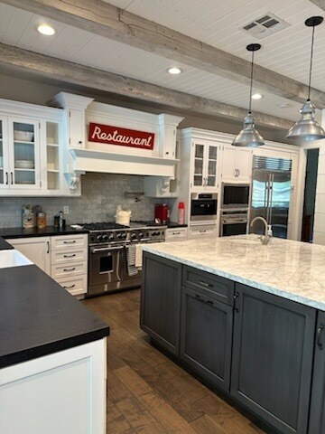 Large cook's island - 12722 Halkirk St