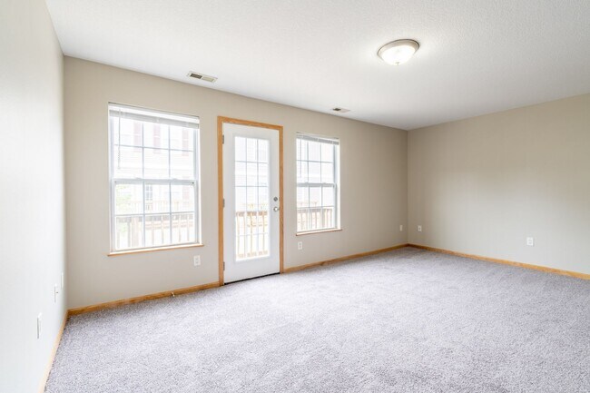 Building Photo - 2 Bedroom 2 Bathroom Town House - Interior...