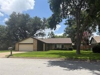 Building Photo - 329 Stratford Dr