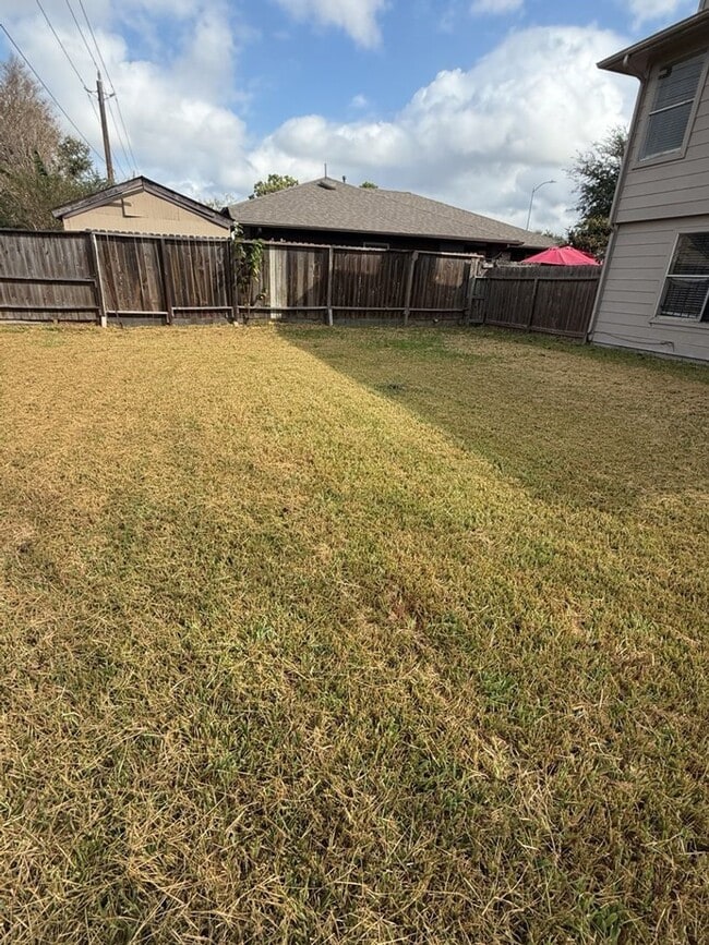 Building Photo - 16410 Amy Ridge Rd