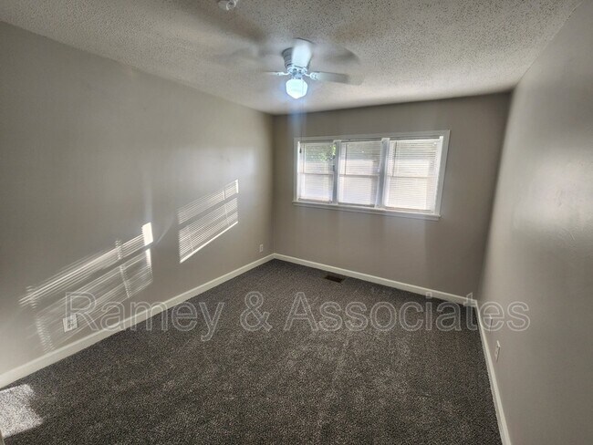 Building Photo - 3022 Betty Ln