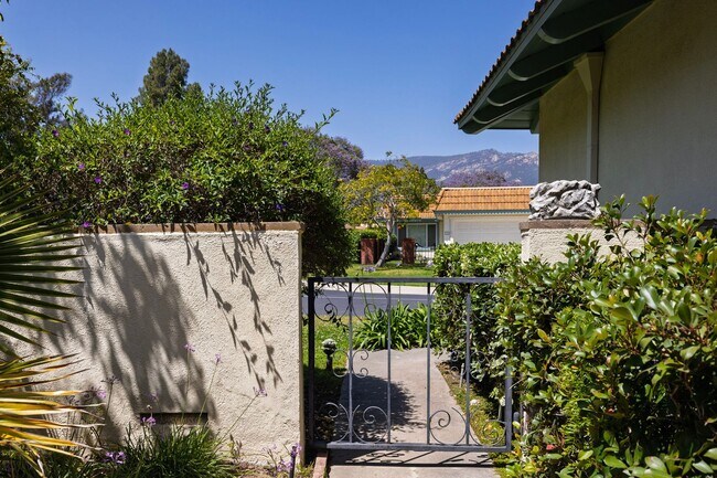 Building Photo - Beautiful 2/2 Condo in Hidden Valley!