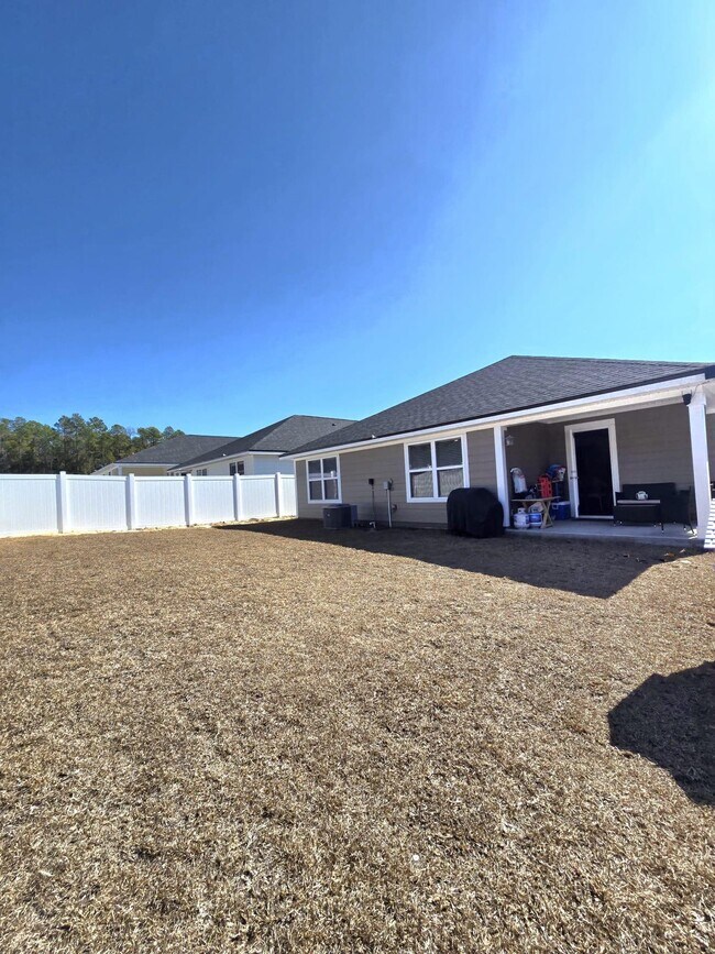 Building Photo - 1964 Catbird Trl