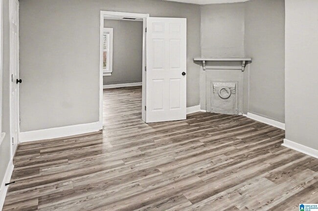 Building Photo - 3640 Wenonah Rd SW