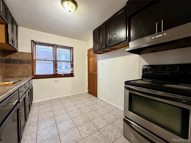 Building Photo - 6120 Middlesex St