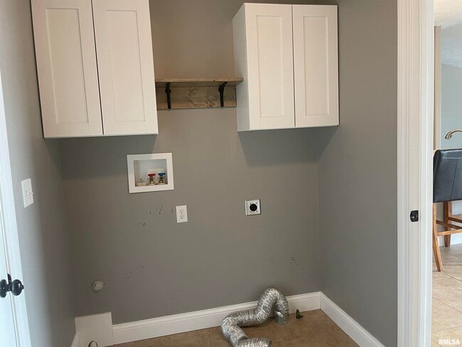 Building Photo - 700 Garvey Ln