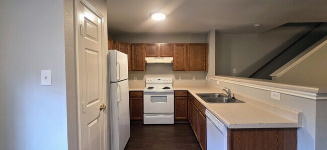 Building Photo - Converse 3 Bedroom Townhouse with Attached One-Car Garage and Large Fenced Backyard