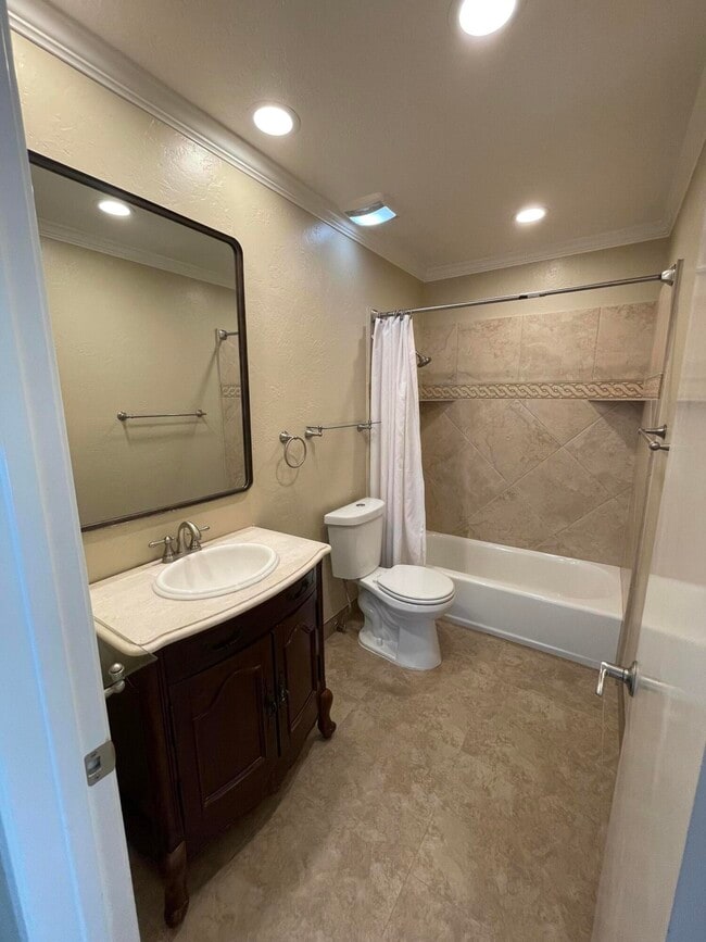 Building Photo - 74940 San Simeon Dr