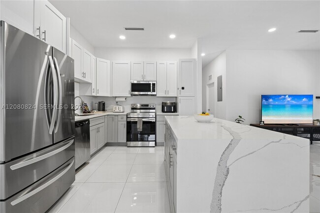 Building Photo - 4280 SW 13th St